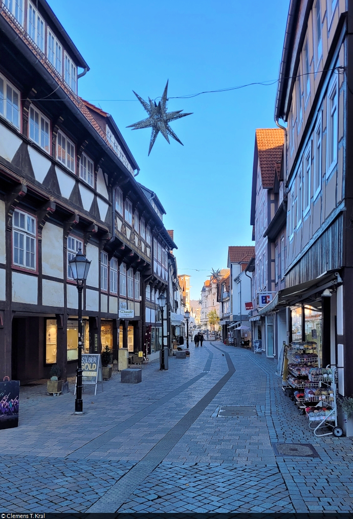 Die Emmernstrae in Hameln wartet mit einigen kleinen Geschften auf. Mitte November wurde bereits weihnachtlich geschmckt.

🕓 19.11.2022 | 10:03 Uhr