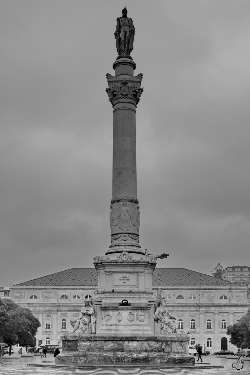 Die Esttua do Rei Dom Pedro IV befindet sich auf dem Rossio-Platz in Lissabon. (Dezember 2016)