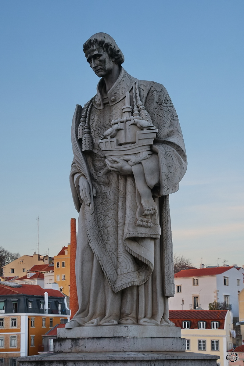 Die Estatua de S.Vicente wurde dem Patron der Dizese Lissabon gewidmet. (Lissabon, Januar 2017)