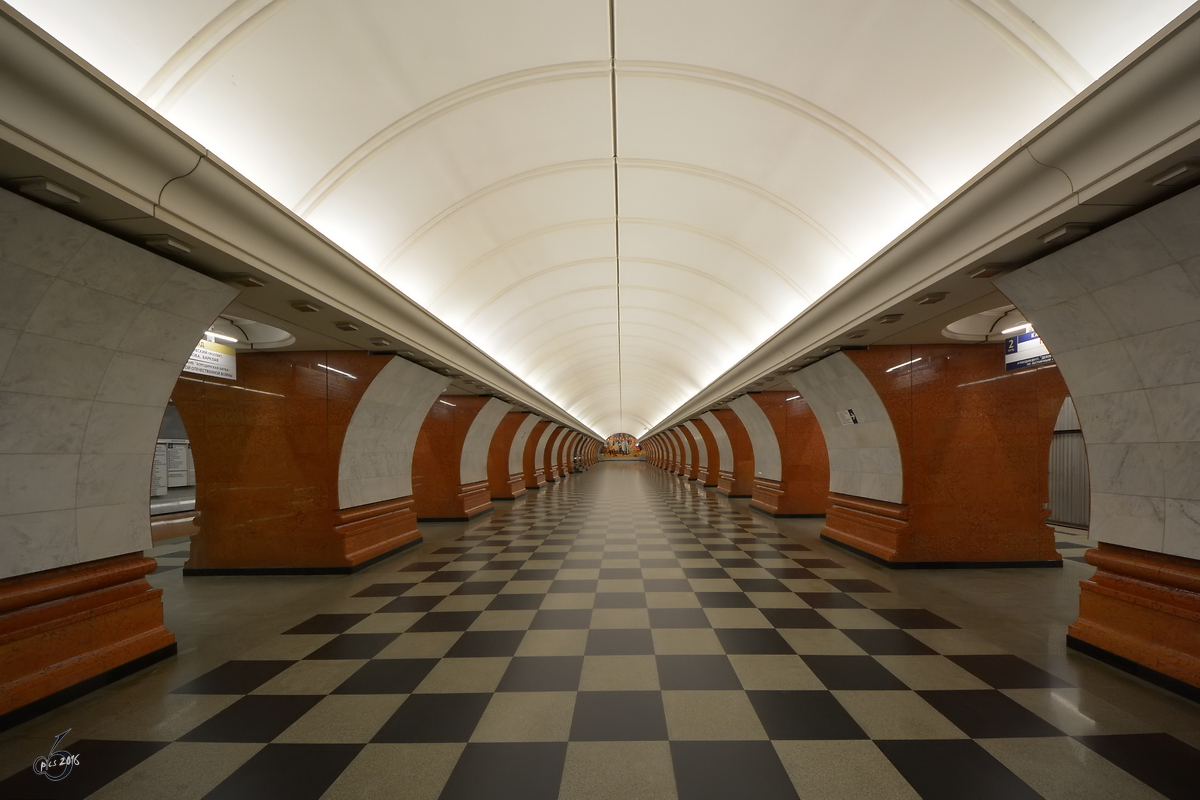 Die etwas moderner anmutende Metrostation Park Pobedy wurde im Mai 2003 erffnet. (Moskau, Mai 2016)