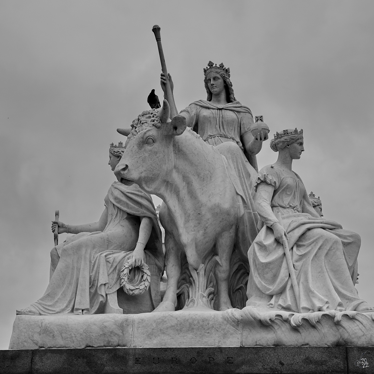 Die Europische Gruppe am Albert Memorial in den Kensington Gardens, so gesehen Ende September 2013 in London.