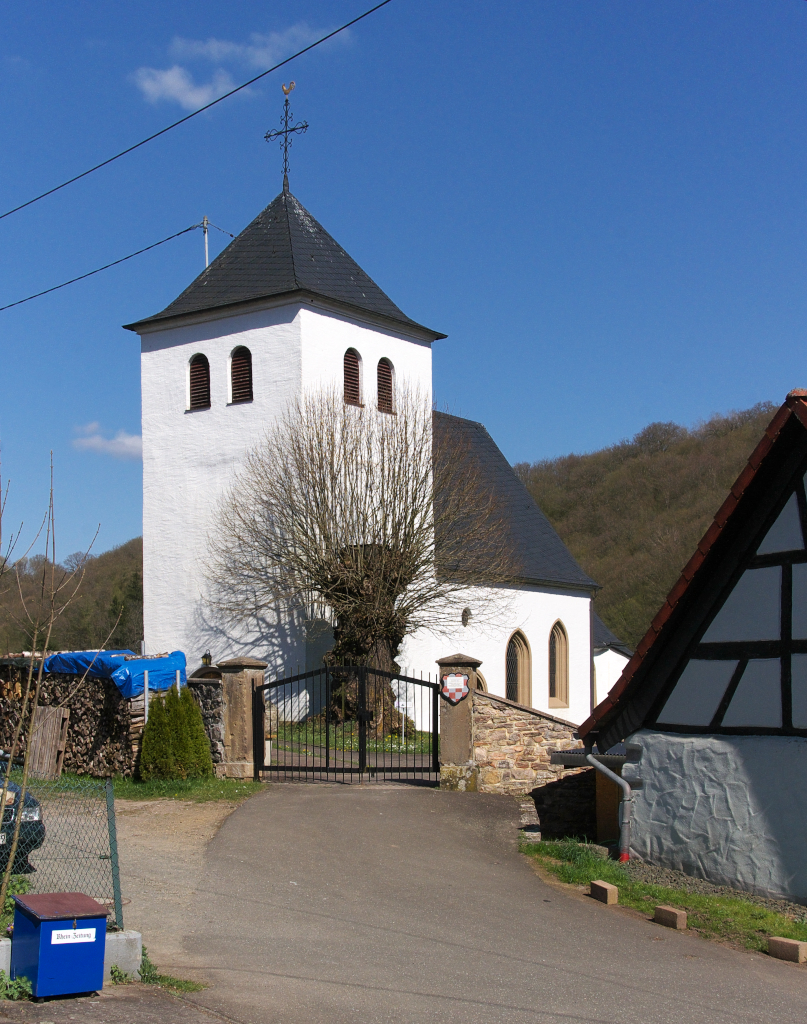 Die Evangelische Kirche Nohen ist eine Pfarrkirche der Evangelischen Kirchengemeinde Nohen im Landkreis Birkenfeld. Als ltester Teil gilt der Turm, der auf das 14. Jahrhundert zurckgeht. Durch einen Kaminbrand brannte die Kirche im Jahr 1942 komplett aus. Der Wiederaufbau erfolgte in den Jahren 1953/54. 18.04.2015 Nohen an der Nahe.