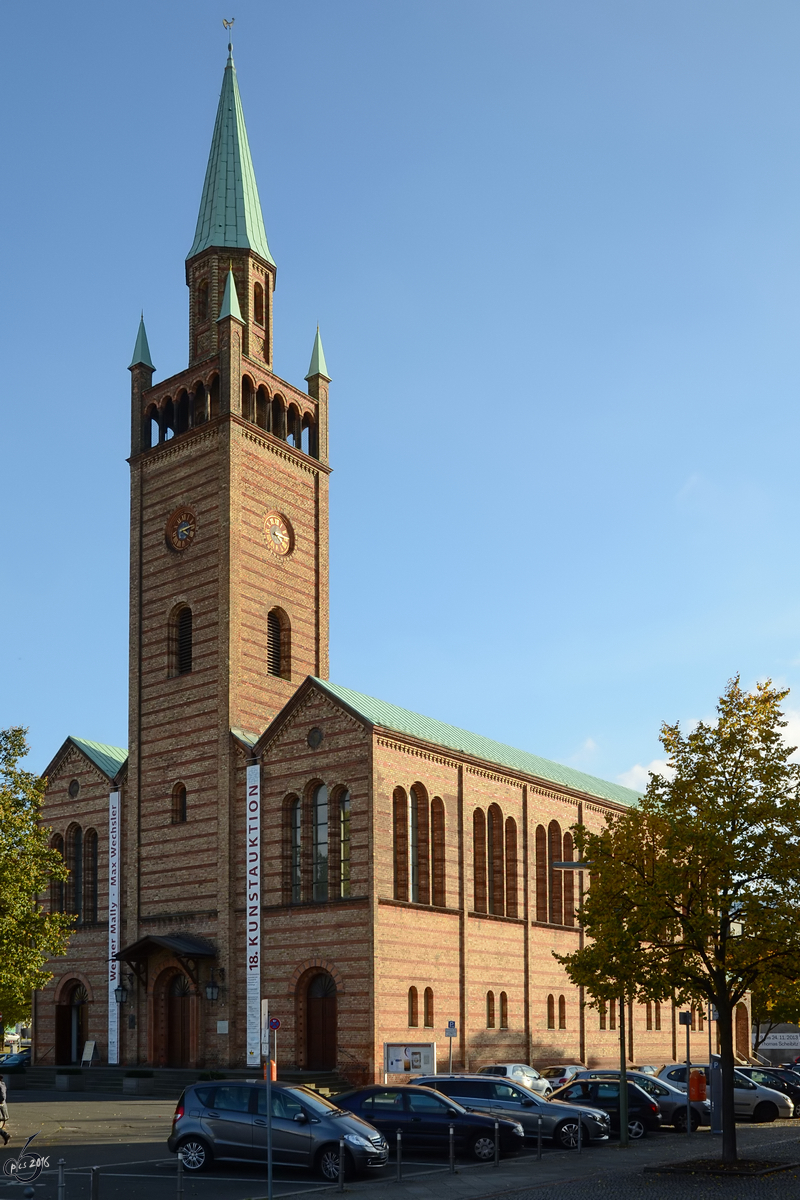 Die evangelische St.-Matthus-Kirche in Berlin-Tiergarten ist im Stil der oberitalienischen Romanik gehalten. (Oktober 2013)