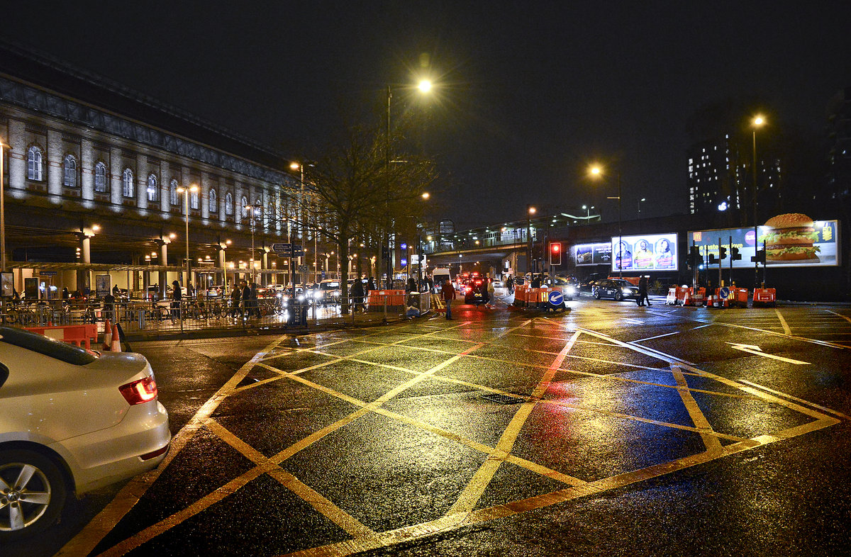 Die Fairfield Street von der Manchester Piccadilly Station. Aufnahme: 9. Mrz 2018.