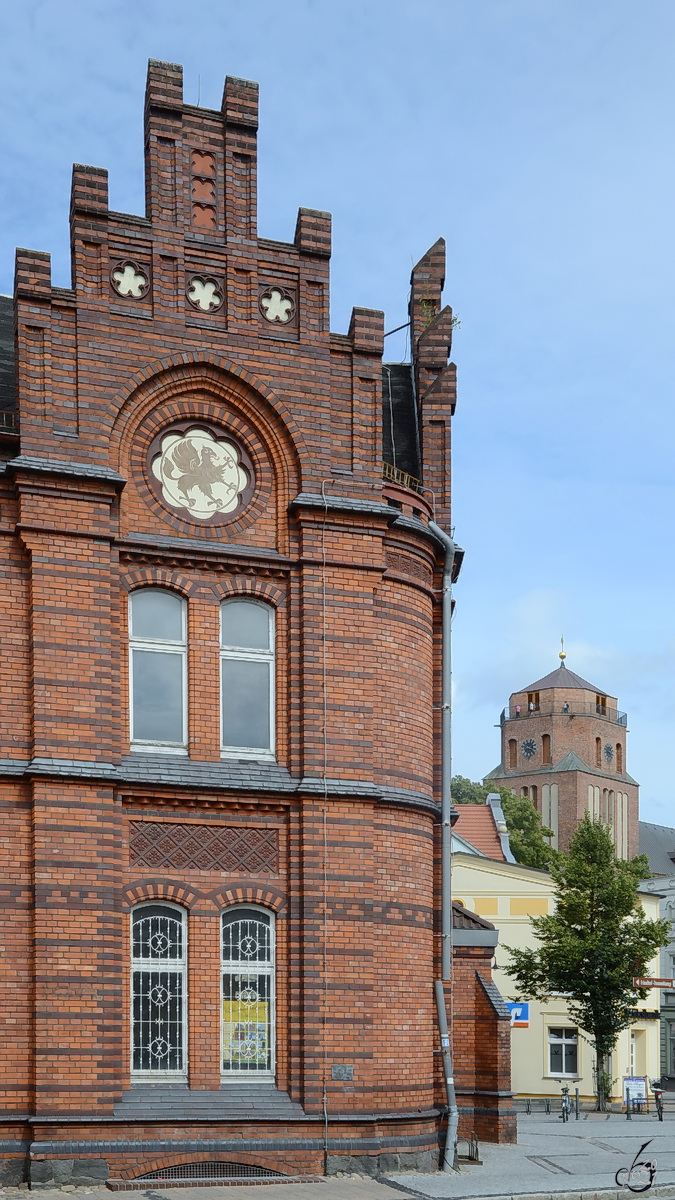 Die Fassade des ehemaligen kaiserlichen Postamtes, welches in den Jahren 1884/1885 errichtet wurde. (Wolgast, August 2013)