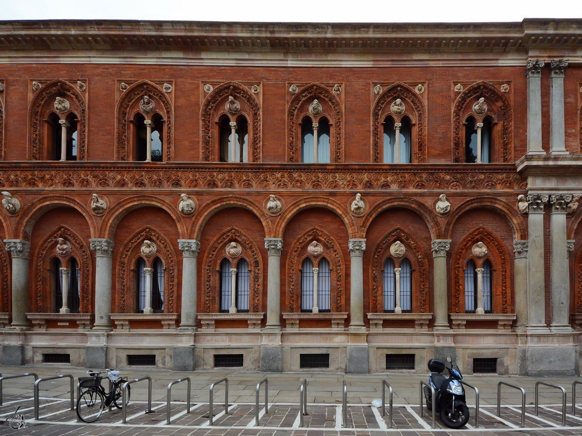 Die Fassade der staatlichen Universitt Mailand. (Juni 2014)