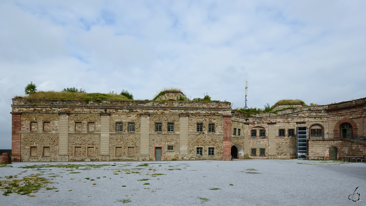 Die Festung Ehrenbreitstein ist eine seit dem 16. Jahrhundert bestehende Befestigungsanlage gegenber der Moselmndung in Koblenz. (September 2013)