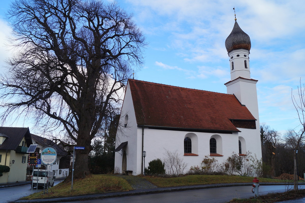 Die Filialkirche St. Mauritius in Seehausen am Staffelsee, 20.12.2018.