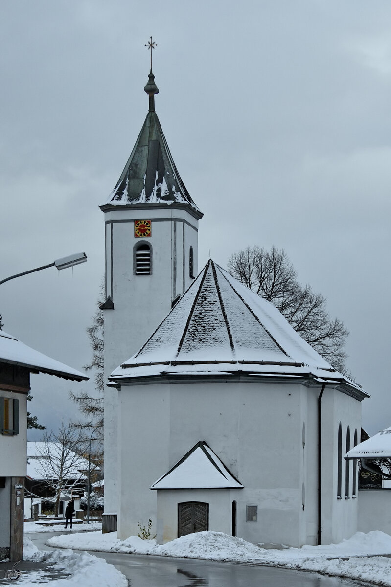 Die Filialkirche St. Michael in Pfronten erhielt ihr heutiges Aussehen im Jahre 1781. (November 2023)