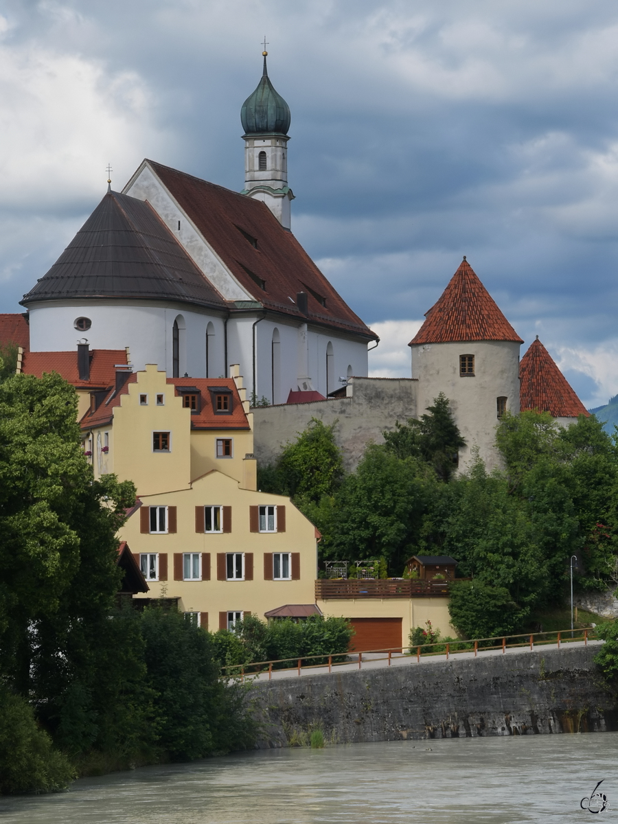 Die Franziskanerkirche St. Stephan wurde von 1763 bis 1767 erbaut. (Fssen, Juli 2017)