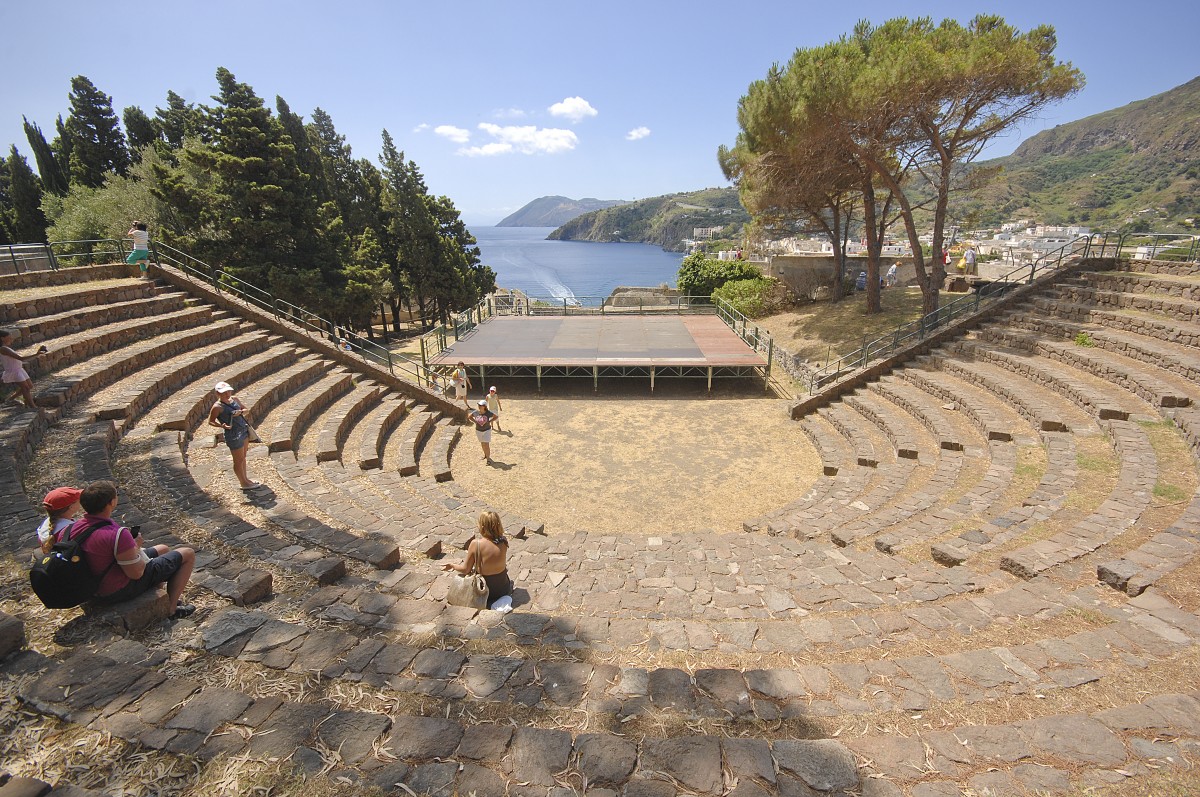 Die Freilichtbhne in Lipari auf der gleichnamigen Inseln. Aufnahme: Juli 2013.