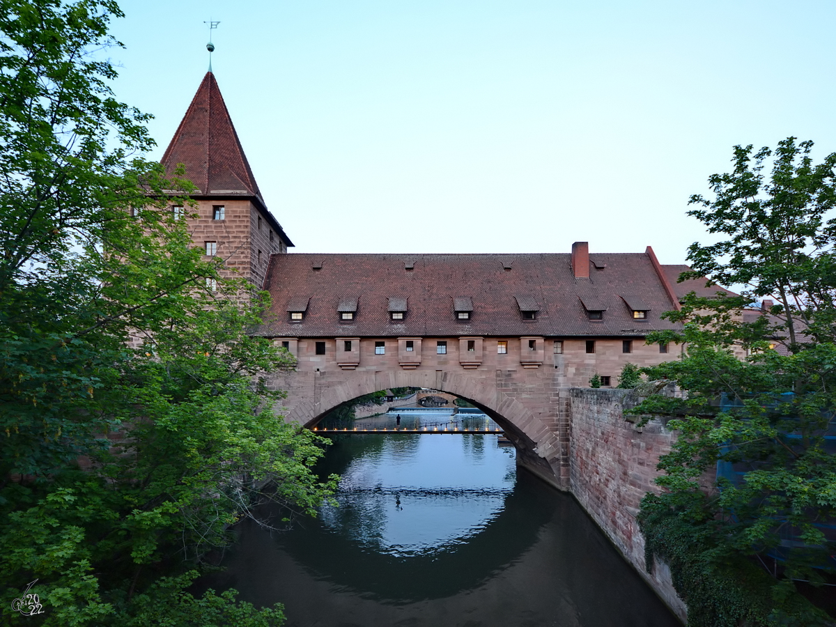 Die Fronveste berspannt den sdlichen Ausfluss der Pegnitz im Westen der Stadtmauer Nrnberg. (Juni 2019)