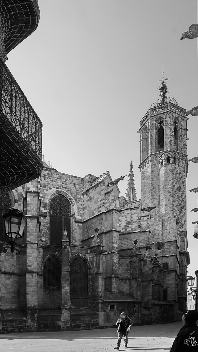 Die im gotischen Stil erbaute Kathedrale von Barcelona (La Catedral de la Santa Creu i Santa Eullia) befindet sich im gotischen Viertel. (Februar 2012)