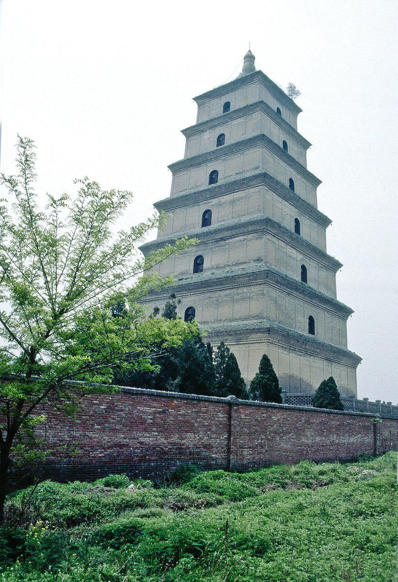 Die Groe Wildganspagode i Xi'an. Bild vom Dia. Aufnahme: Mai 1989.