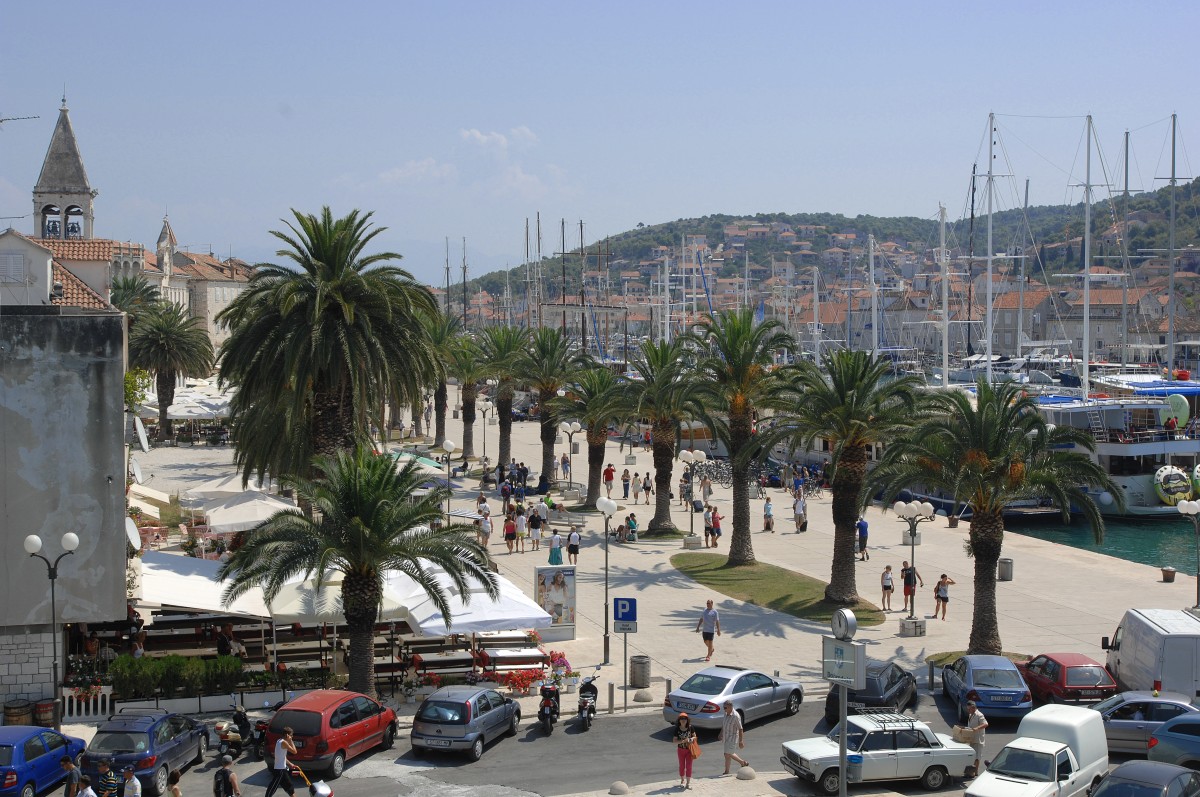 Die Hafenpromenade von Trogir. Aufnahmedatum: 17. Juli 2009.