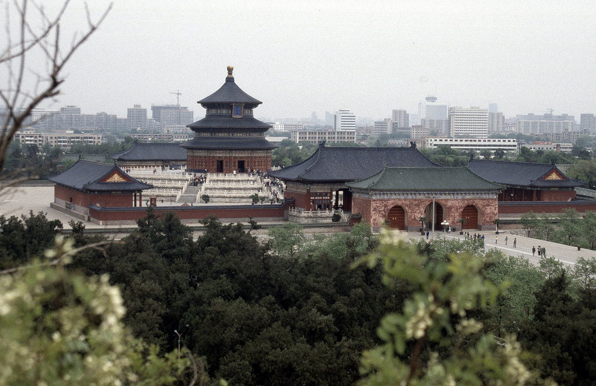 Die Halle des Erntegebets, Teil des Himmelstempels in Peking. Bild vom Dia. Aufnahme: Mai 1989.