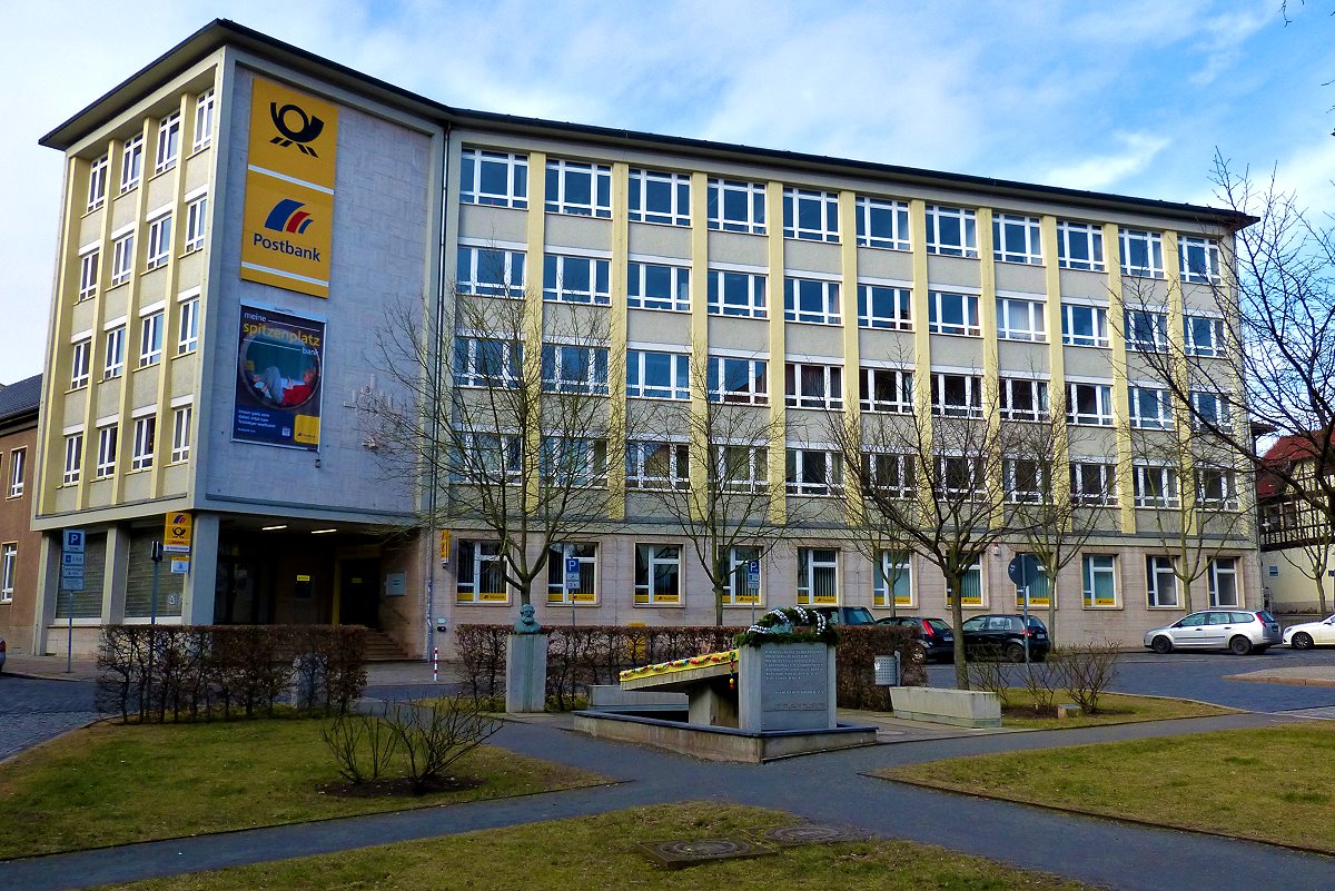 Die Hauptpost in Nordhausen am Lutherplatz. Ein typischer DDR-Nackriegsbau der 50er Jahre. 11.03.2018