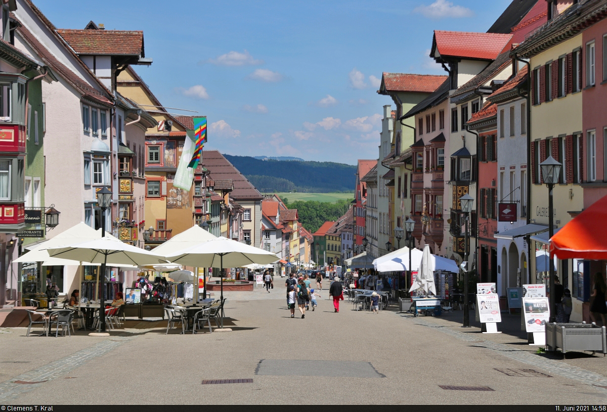 Die Hauptstrae in Rottweil ist geprgt von zahlreichen illustren Fachwerkbauten mit kleinen Geschften. Durch ihre abschssige Lage ist ein Blick auf den Mittleren Schwarzwald mglich.

🕓 11.6.2021 | 14:58 Uhr