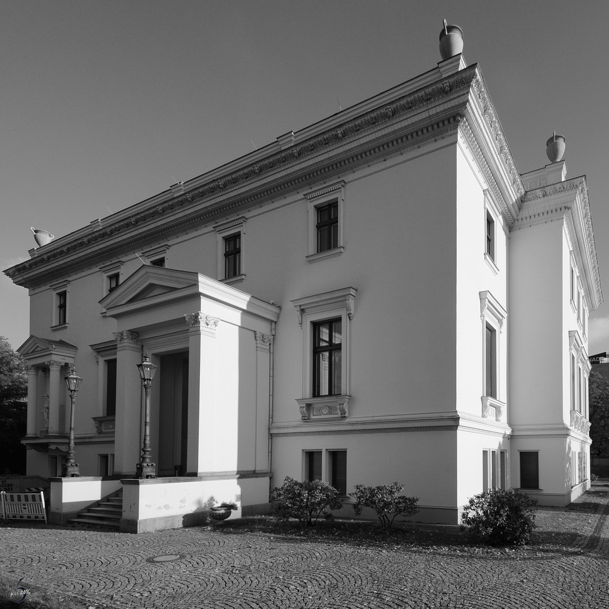 Die Hauptverwaltung und Sitz des Präsidenten der Stiftung Preußischer Kulturbesitz. (Berlin-Tiergarten, Oktober 2013)