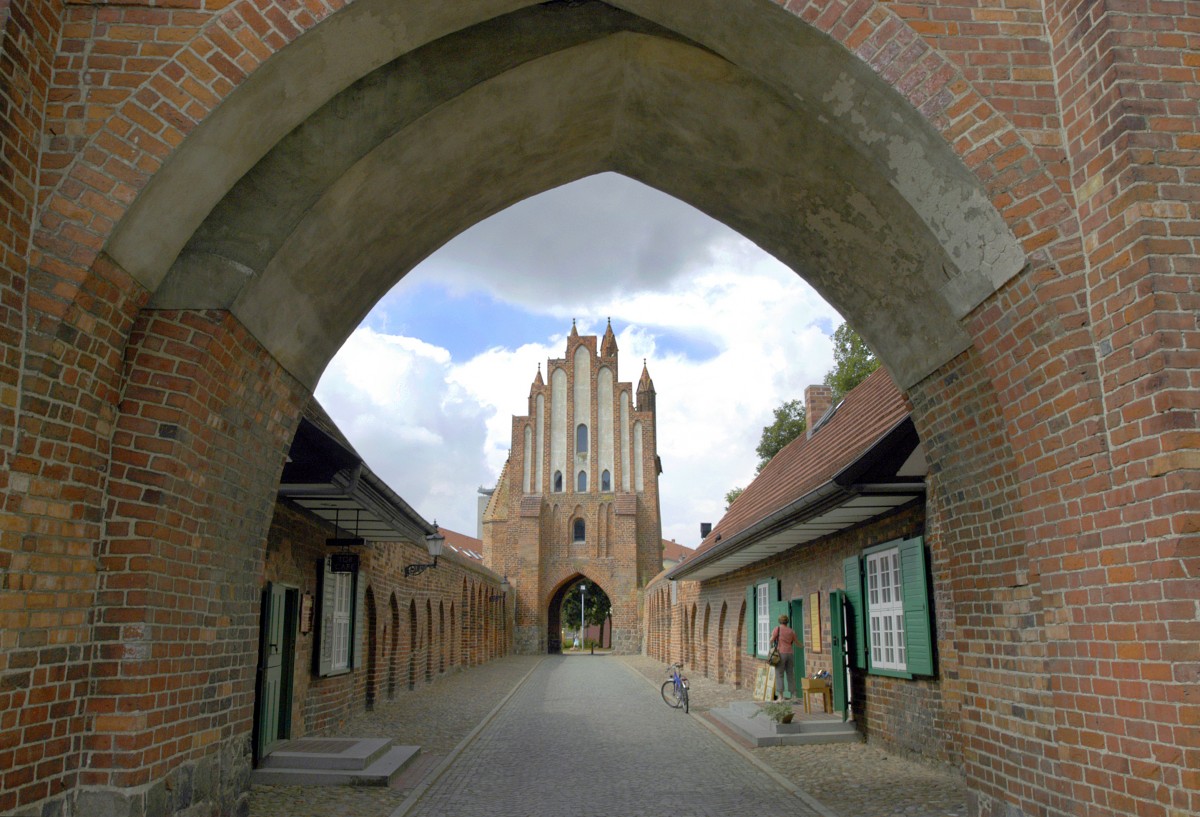 Die historische Wehranlage von Neubrandenburg. Aufnahme: Juli 2006.