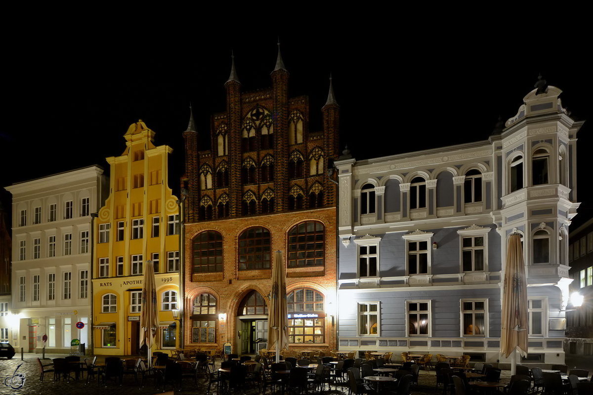Die historischen Gebude auf der Nordseite am Alten Markt in Stralsund. (Dezember 2014)