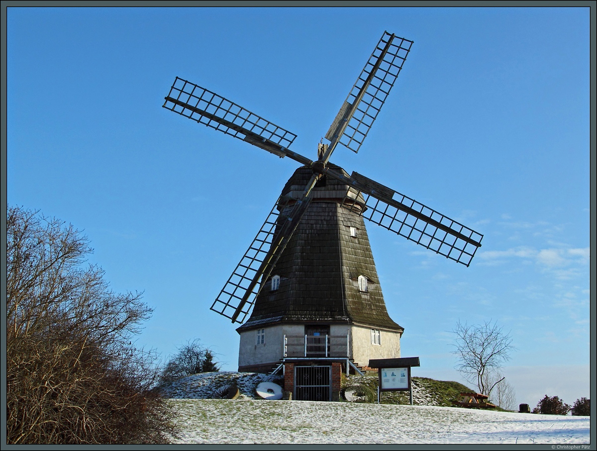 Die Hollnder-Windmhle in Jerichow wurde 1857 als Ersatz fr eine ltere Mhle errichtet. Sie ist die letzte von ehemals 7 Windmhlen in der Kleinstadt. (14.01.2017)