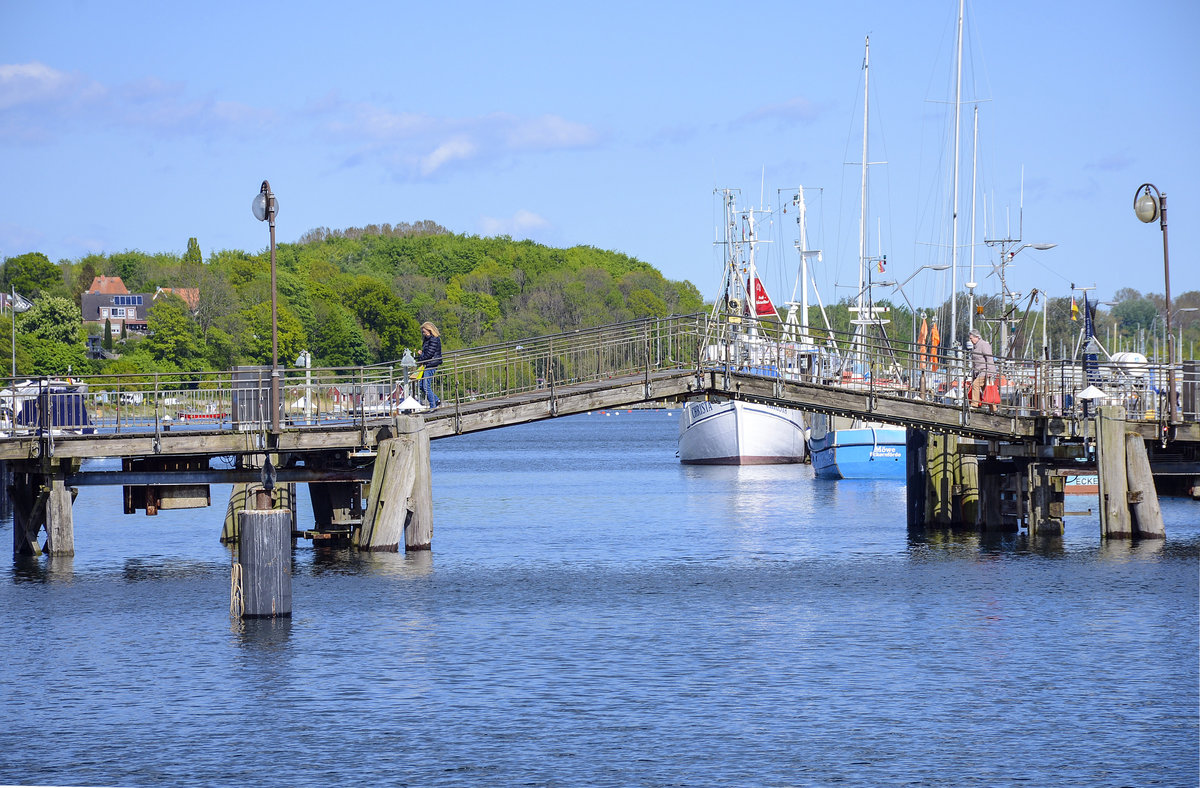 Die Holzbrcke am Eckernfrder Binnenhafen. Aufnahme: 11. Mai 2020.