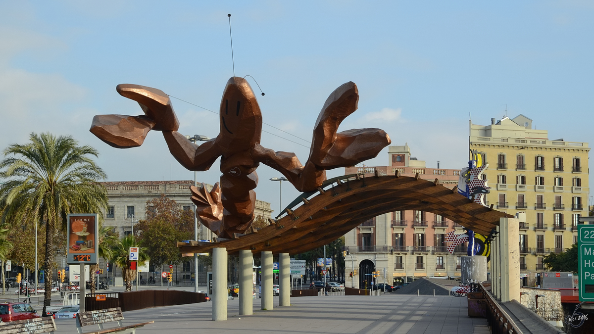 Die Hummerskulptur Gambrinus am alten Hafen von Barcelona. (Dezember 2011)
