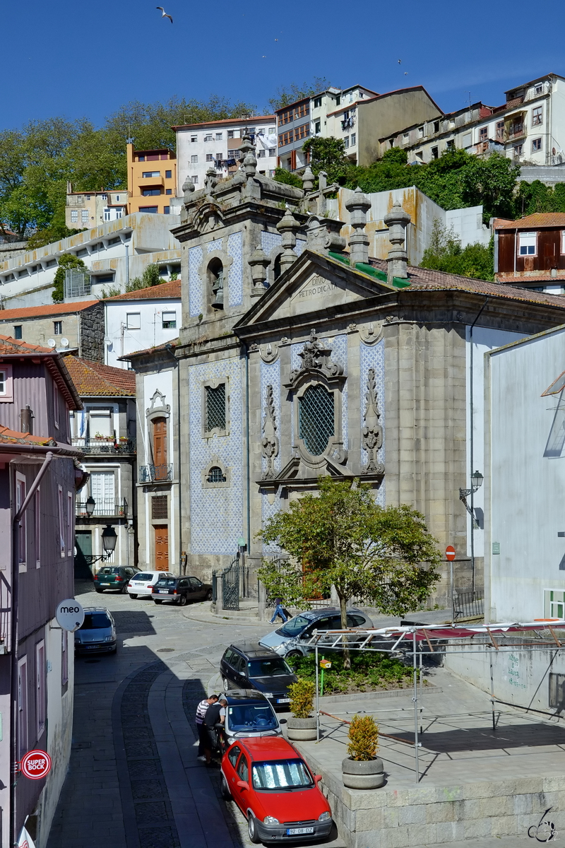 Die Igreja de So Pedro de Miragaia (Kirche von So Francisco) wurde Mitte des 17. Jahrhunderts erbaut. (Porto, Mai 2013)