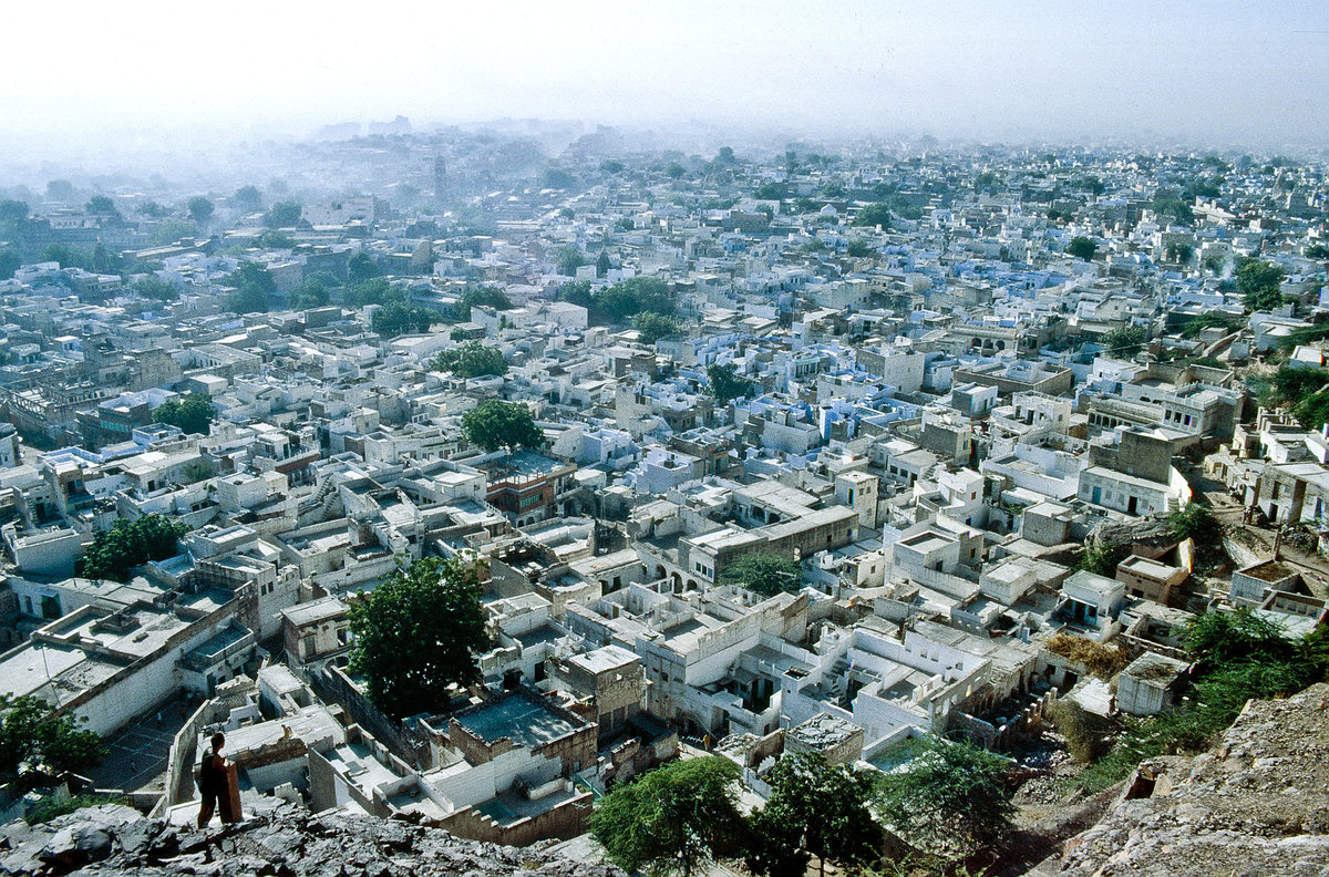 Die indische Stadt Jodhpur von der Meherangarh-Festung aus gesehen. Aufnahme: Oktober 1988 (Scan vom Dia).