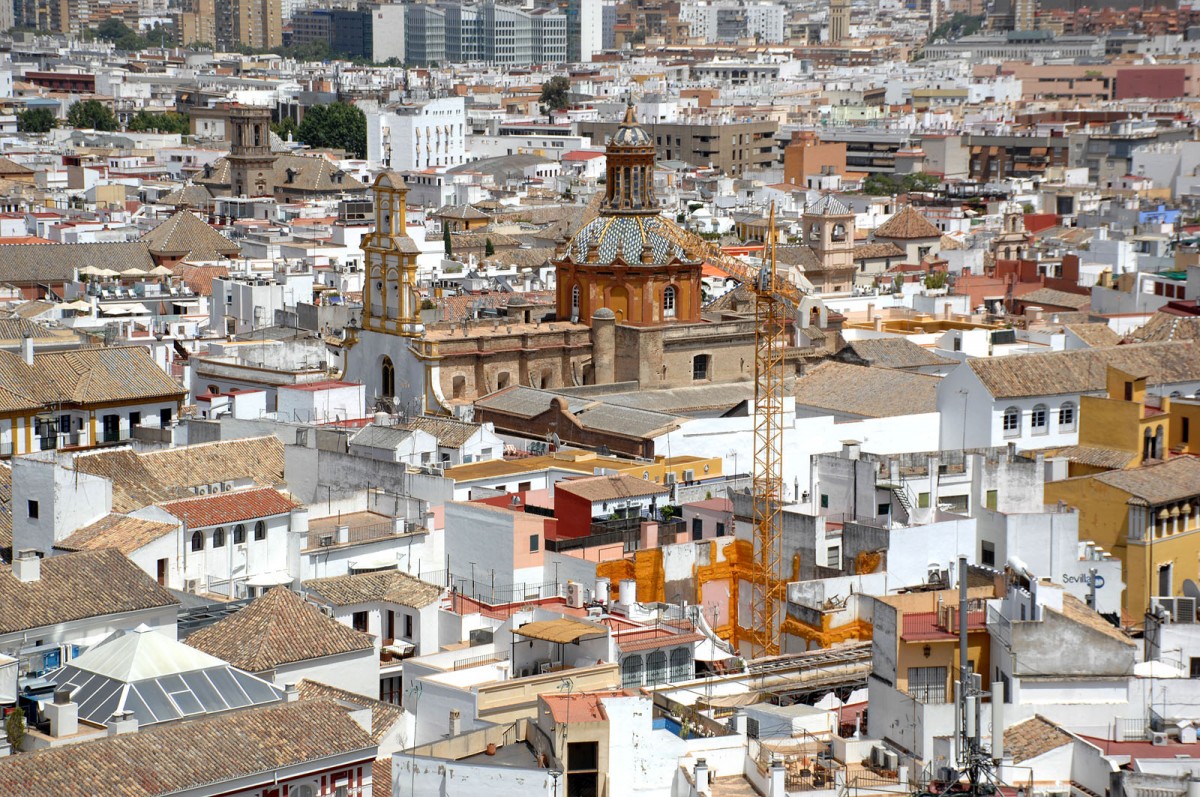 Die Innenstadt von Sevilla vom Domturm aus gesehen. Aufnahme: Juli 2014.