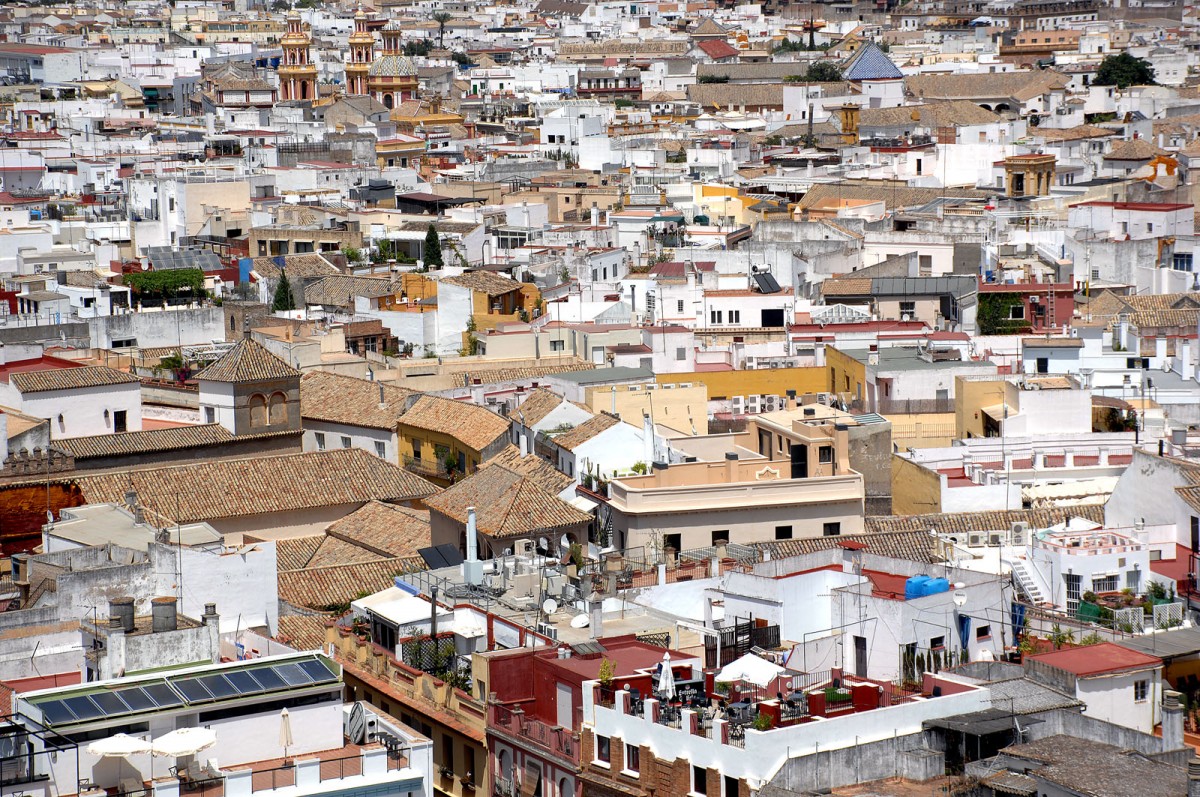 Die Innenstadt von Sevilla vom Domturm aus gesehen. Aufnahme: Juli 2014.