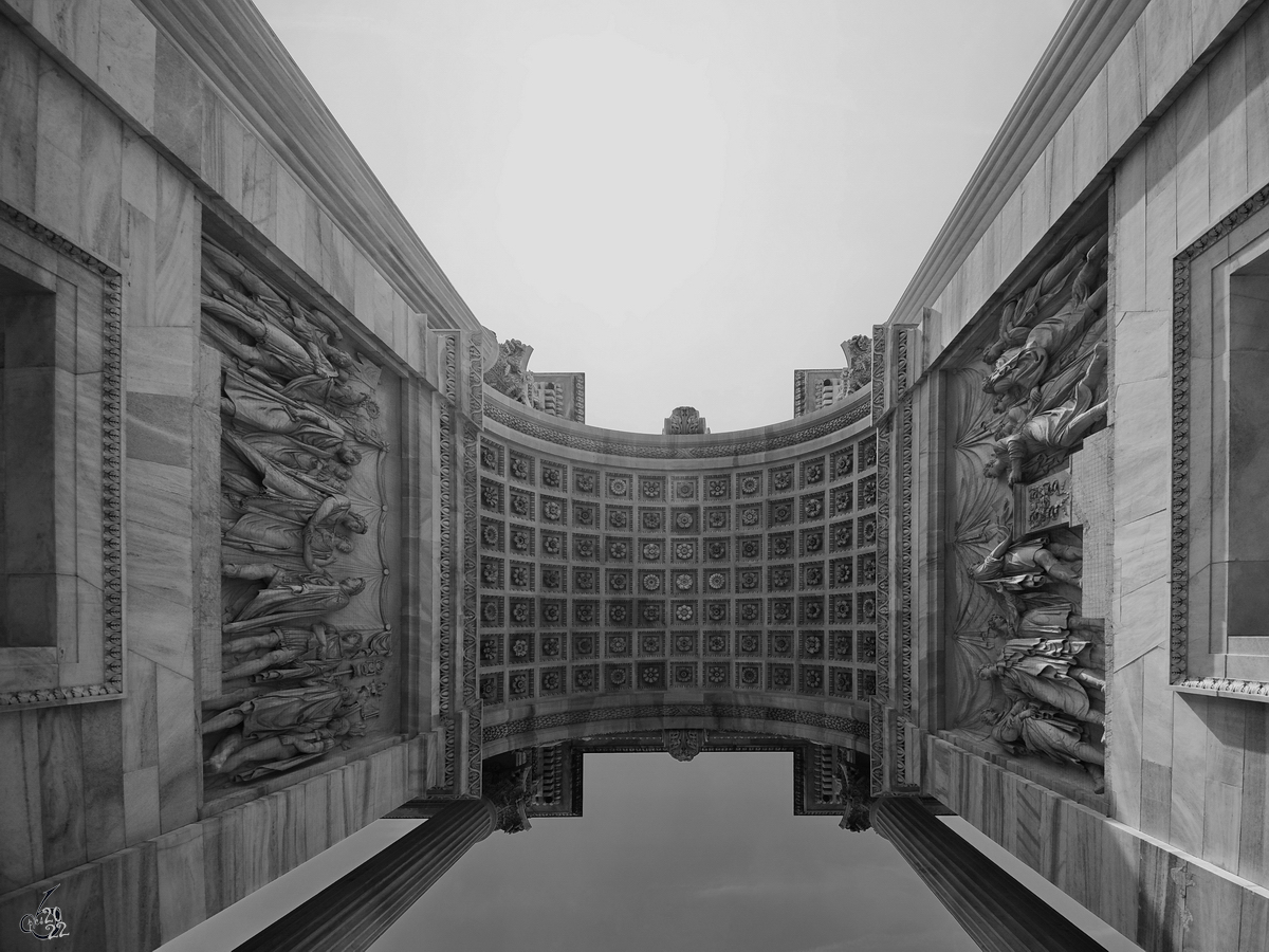 Die  innere  Ausgestaltung des von 1807 bis 1838 errichteten Friedensbogens (Arco della Pace) von Mailand. (Juni 2014)