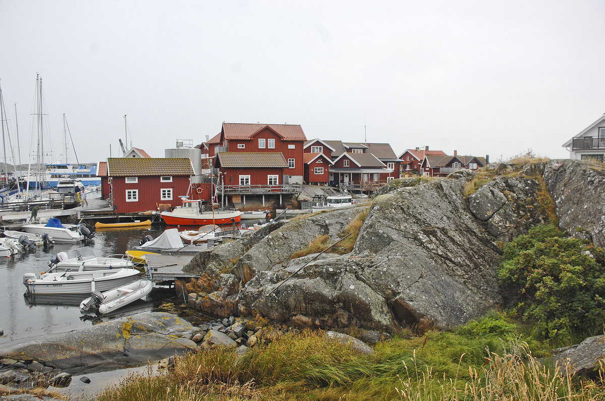 Die Insel Kringn nrdlich von Gteborg ist auftofrei, fr den Transport schwerer Lasten gibt es Handkarren und einen Mini-Traktor. Alle Teile der Insel sind bequem zu Fu zu erreichen, sie hat eine Flche von 21 Hektar.
Aufnahme: 3. August 2017.