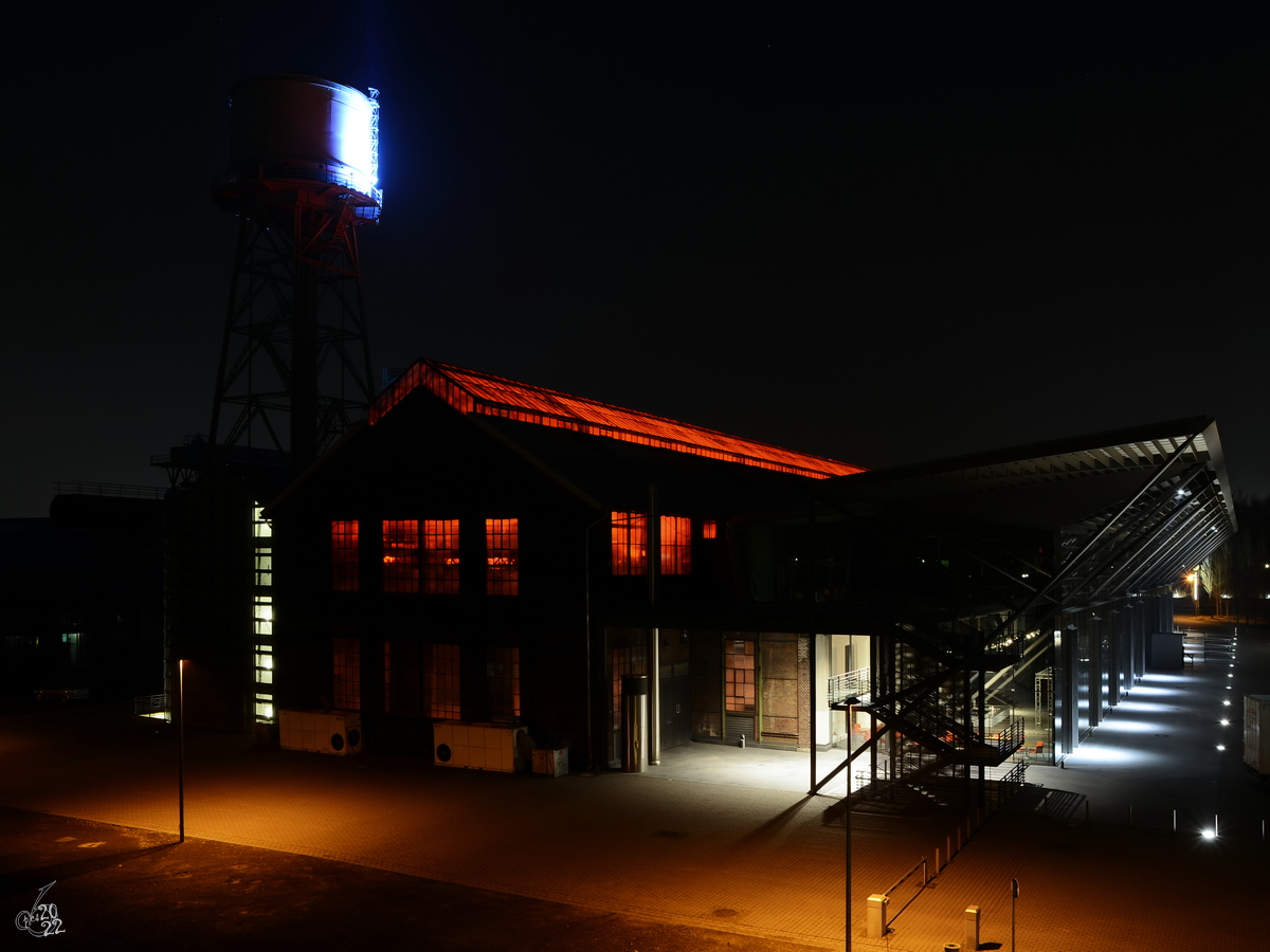 Die Jahrhunderthalle wurde 1902 vom Bochumer Verein gebaut und diente ursprnglich als Geblsemaschinenhalle fr die Hochfen. (Mrz 2014)