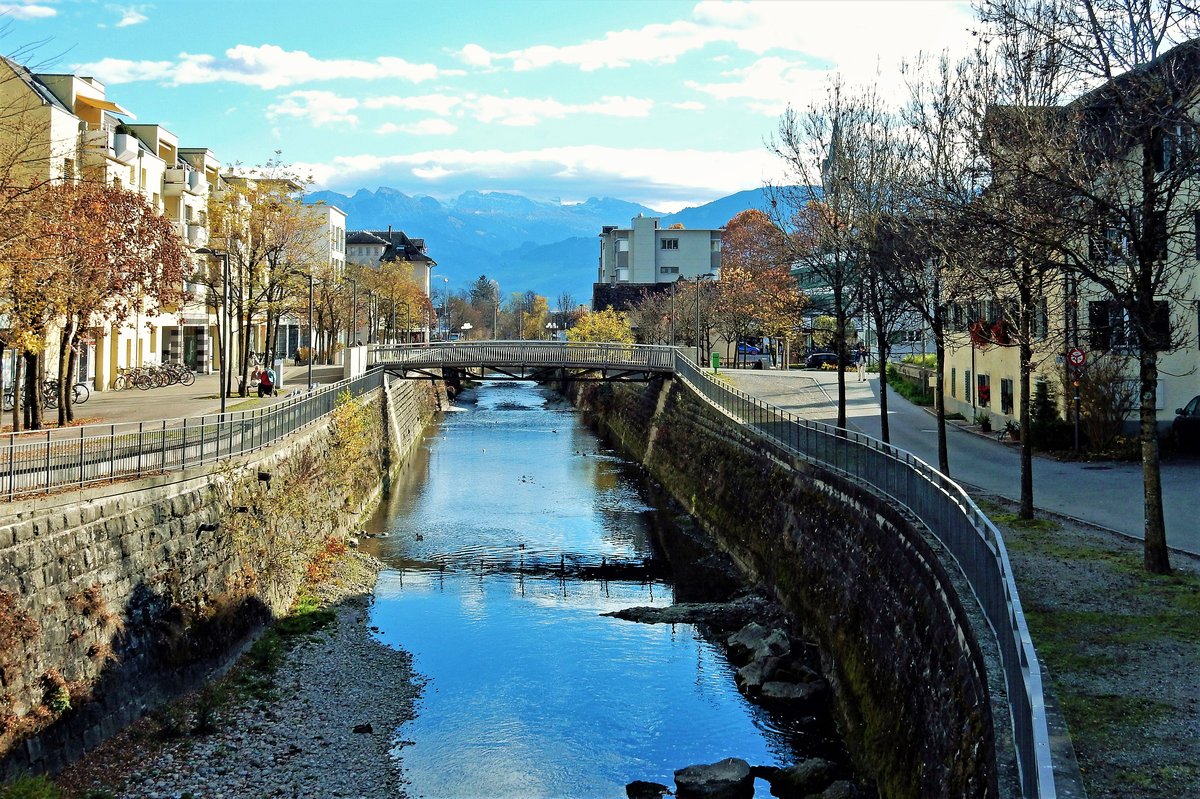 Die Jona in Rapperswil-Jona. Die Jona mndet in den Obersee (Zrichsee) - 09.11.2015