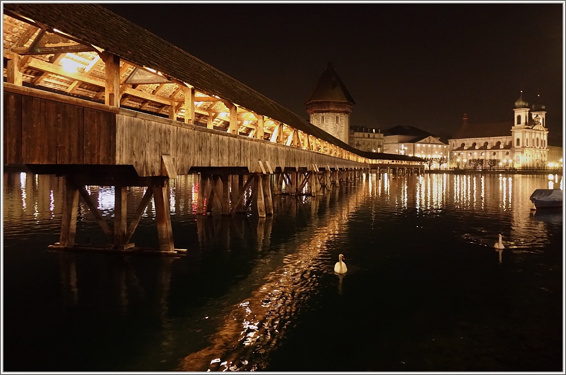 Die Kapellbrcke in Luzern am Abend.
(18.03.2015)