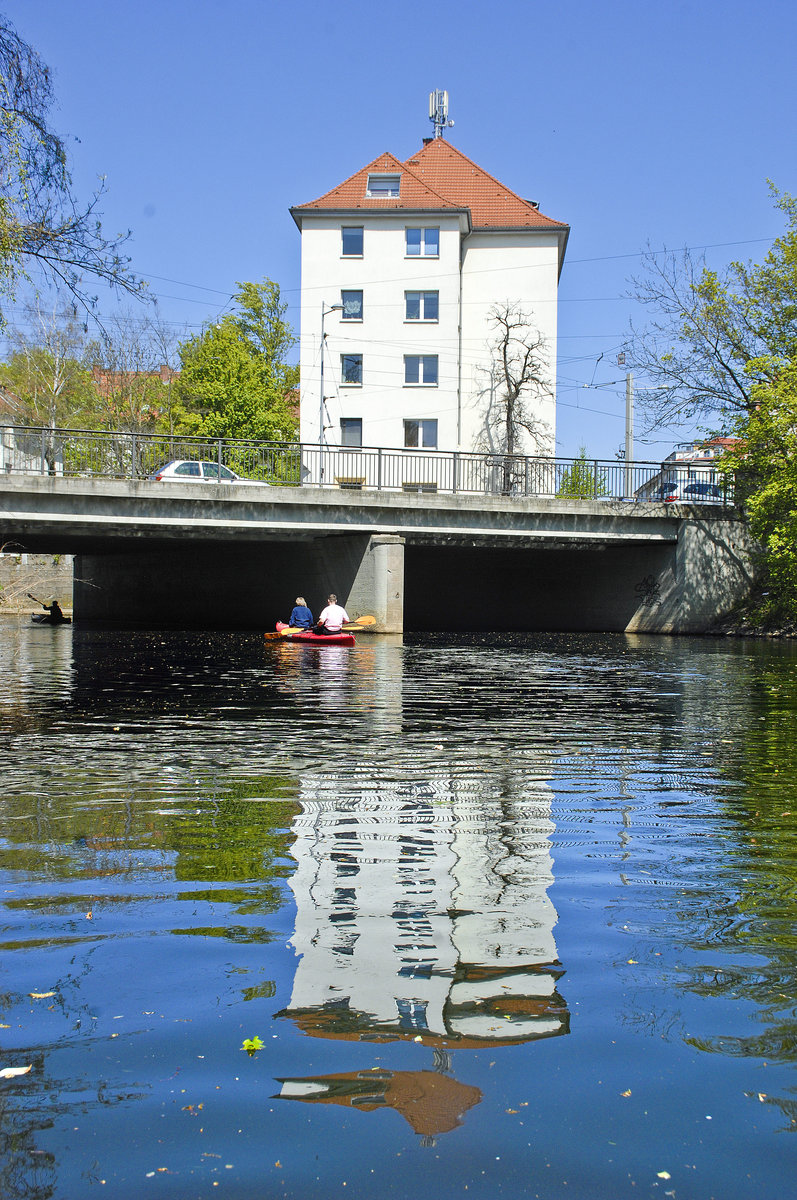 Die Karlsbrcke ber der Weien Elster in Leipzig. Aufnahme: 30. April 2017.