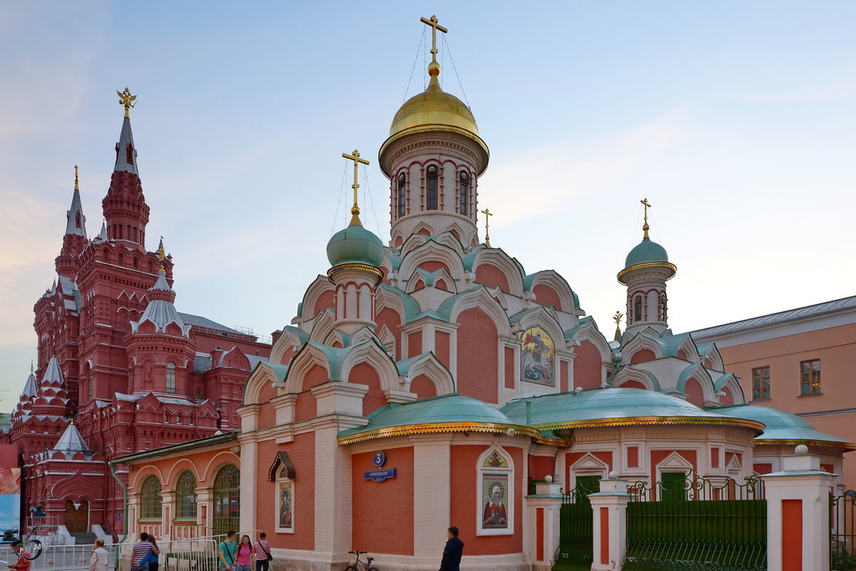 Die Kasaner Kathedrale auf dem Roten Platz in Moskau. (Mai 2016)