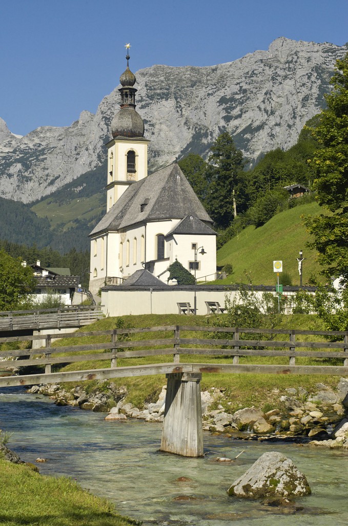 Die Kirche in Ramsau bei Berchtesgaden. Aufnahme: Juli 2008.