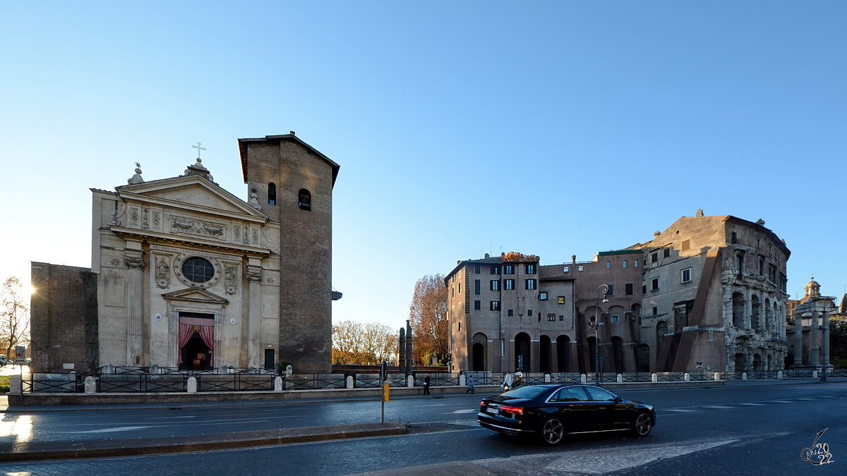 Die Kirche San Nicola in Carcere wurde im Jahr 1128, rechts daneben das Theater Des Marcellus. (Rom, Dezember 2015)