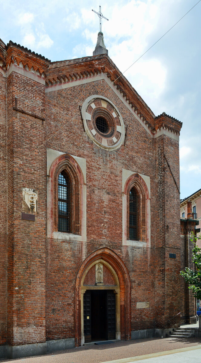 Die Kirche Santa Maria Incoronata wurde von 1450 bis 1460 im sptgotischen Stil erbaut. (Mailand, Juni 2014)