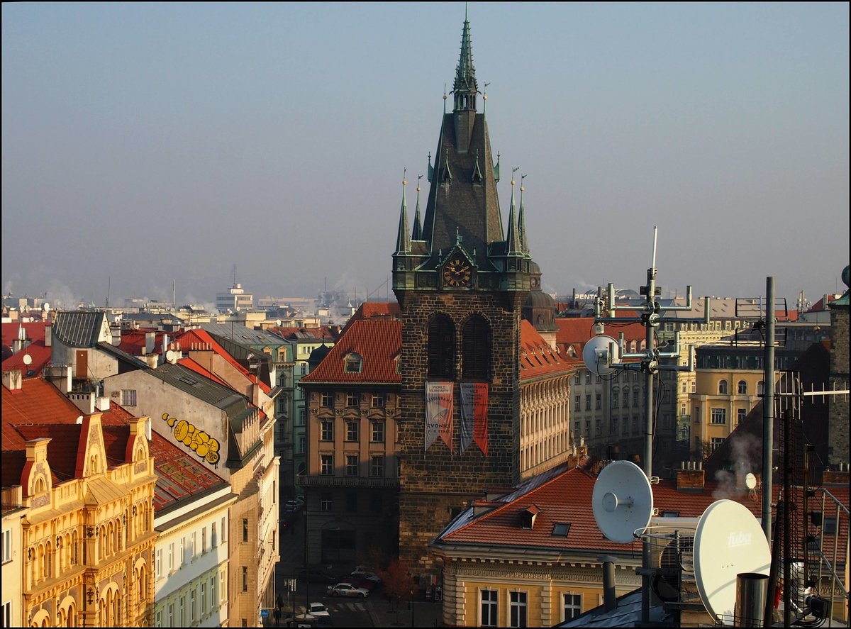 Die Kirche St. Heinrich und Kunigunde (Kostel sv. Jindřicha) ist ein Kirchengebude in der tschechischen Hauptstadt Prag - Jindřisk str. Sie wurde um 1348–1351 als Hauptpfarrkirche der Neustadt (ecclesia parochialis primaria) in der Nhe der lteren Siedlung Chudobice gegrndet. Ihr Patrozinium ist das heilige Kaiserpaar Heinrich II. und Kunigunde von Luxemburg. 23. 1. 2017.