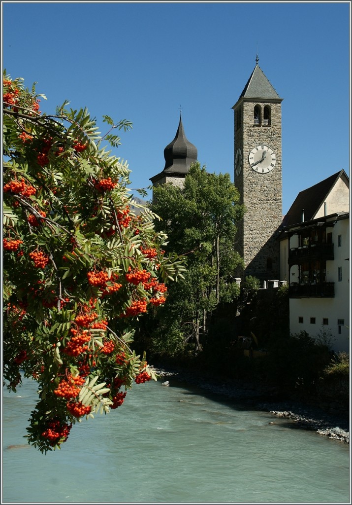 Die Kirche von Susch, im Vordergrund der noch junge Inn. 
13. Sept. 2011 