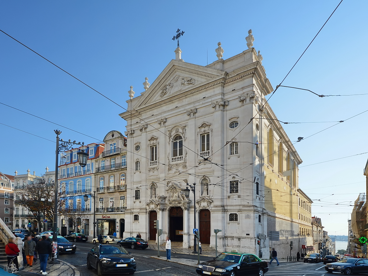 Die Kirche Unserer Lieben Frau von der Menschwerdung in Chiado (Igreja de Nossa Senhora da Encarnao) besitzt eine sptbarocke Fassade. (Lissabon, Januar 2017)