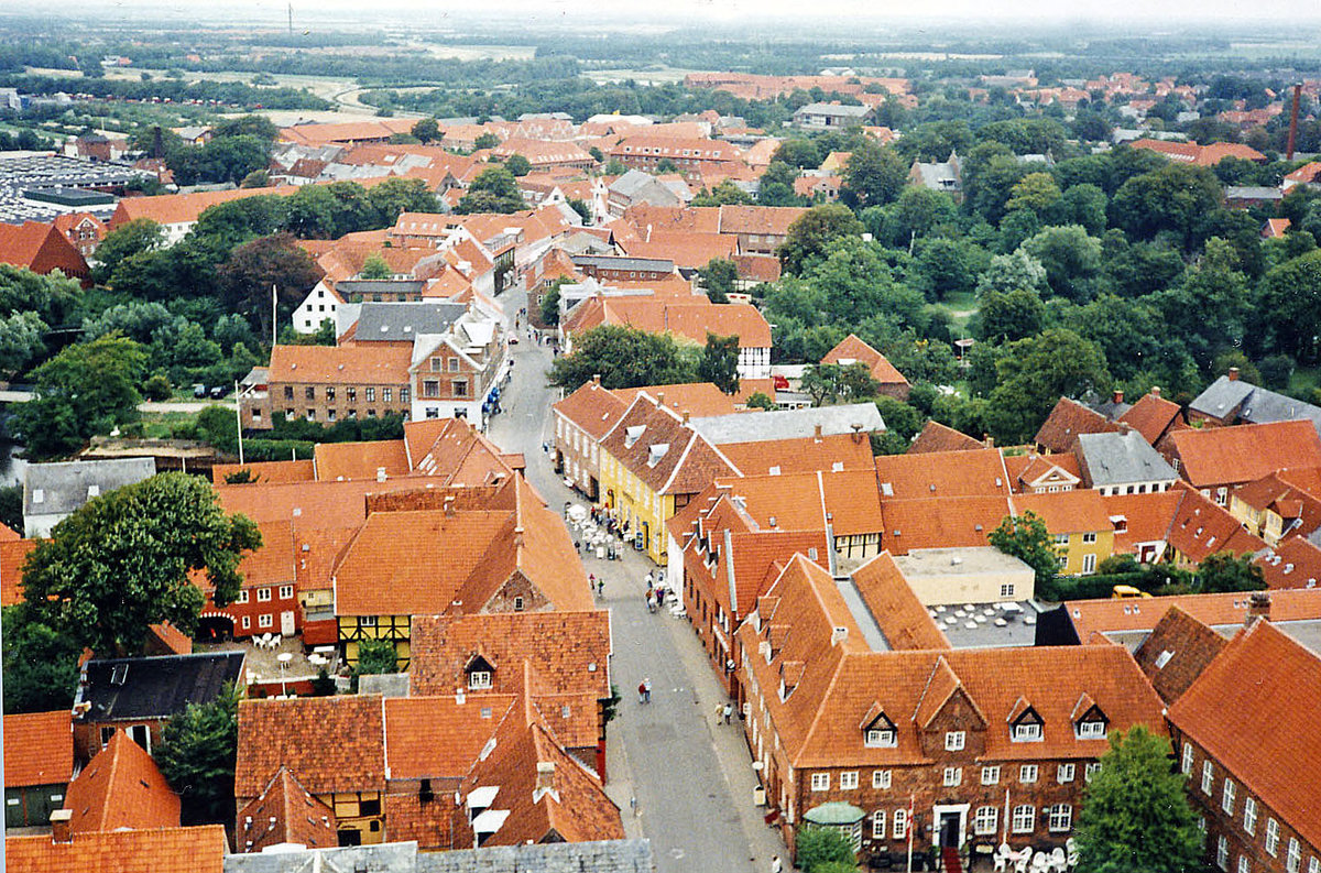 Die Kleinstadt Ribe (auf deutsch: Ripen) vom Dom aus gesehen (vom Analogfoto). Aufnahme: September 1992.