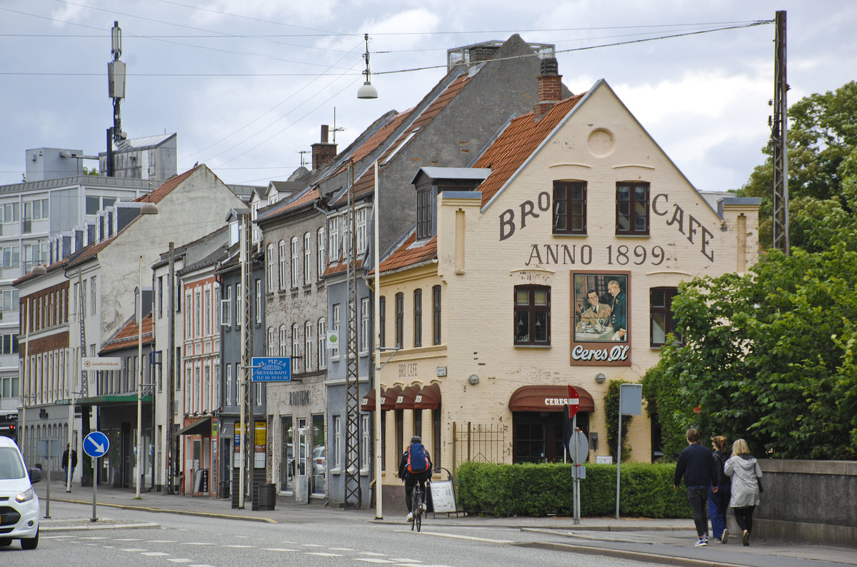 Die Kneipe Caf Broen an der Frederiks All in Aarhus. Aufnahmedatum: 5. Juni 2017.