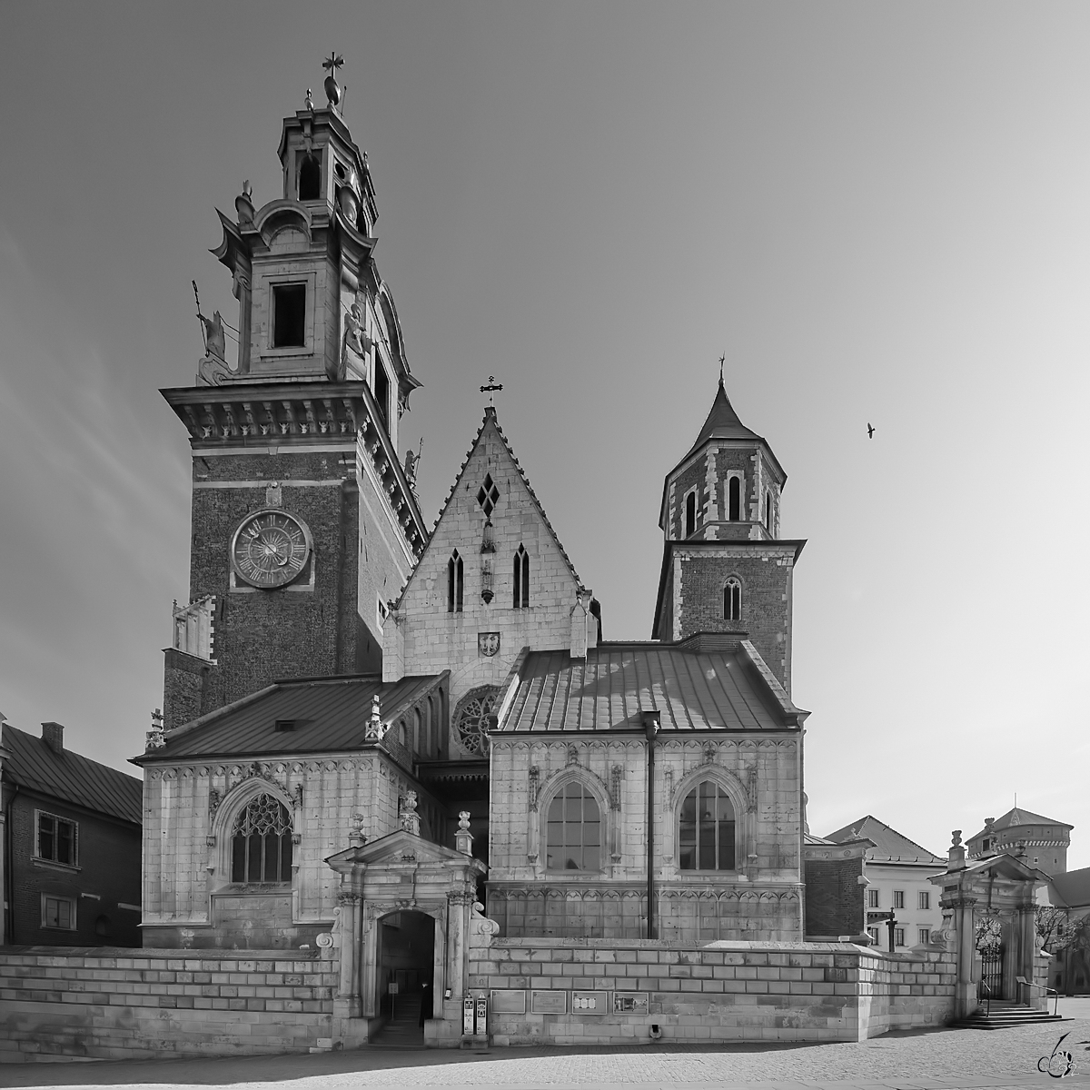 Die Knigliche Basilika und Erzkathedrale der Heiligen Stanislaus und Wenzeslaus am Wawelhgel hat eine tausendjhrige Geschichte. (Krakau, April 2014)