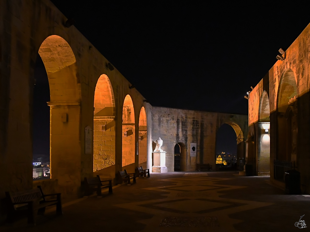 Die Kolonnaden der Upper Barrakka Gardens (Il-Barrakka ta’ Fuq) in Valletta. (Oktober 2017)