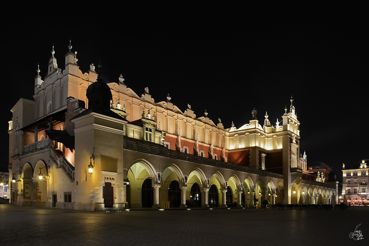 Die Krakauer Tuchhallen in der Mitte des Hauptmarktes in Krakau sind bedeutendste Beispiele der Renaissance-Architektur in Mitteleuropa. (Mrz 2014)